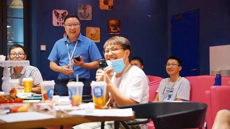 云里物里順利召開(kāi)8月份優(yōu)秀員工&優(yōu)秀新人表彰大會(huì)